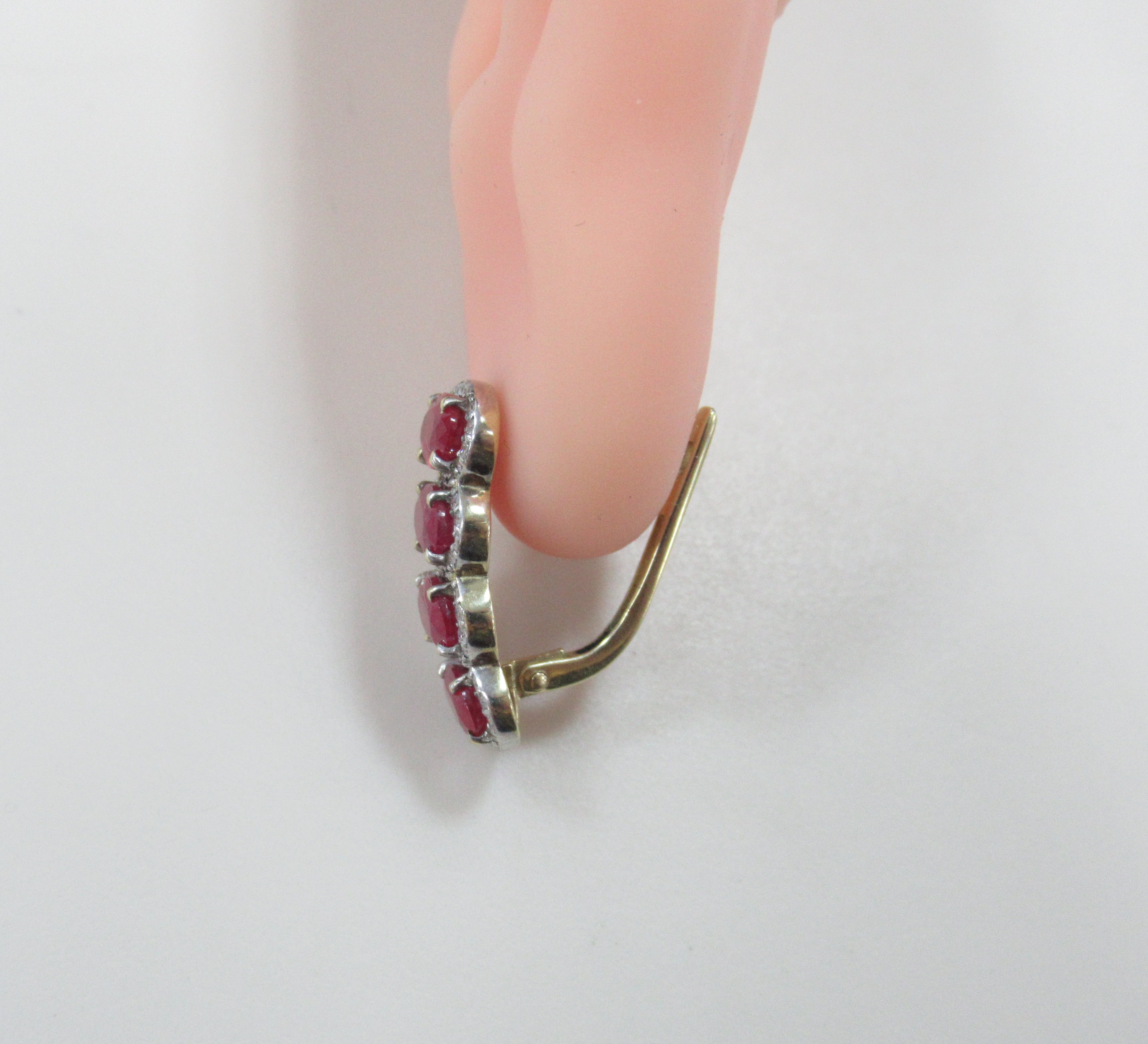 Серьги из желтого золота с рубинами